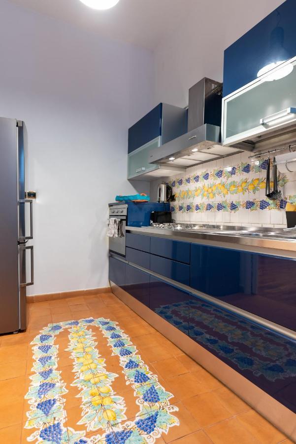Dimora Del Fico - Appartamento Elegante E Spazioso Napoli Bagian luar foto