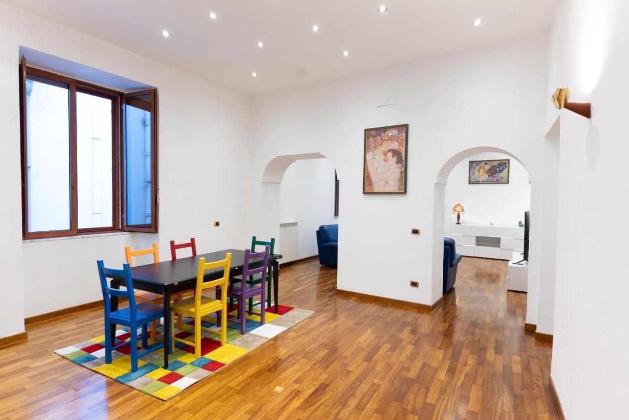 Dimora Del Fico - Appartamento Elegante E Spazioso Napoli Bagian luar foto