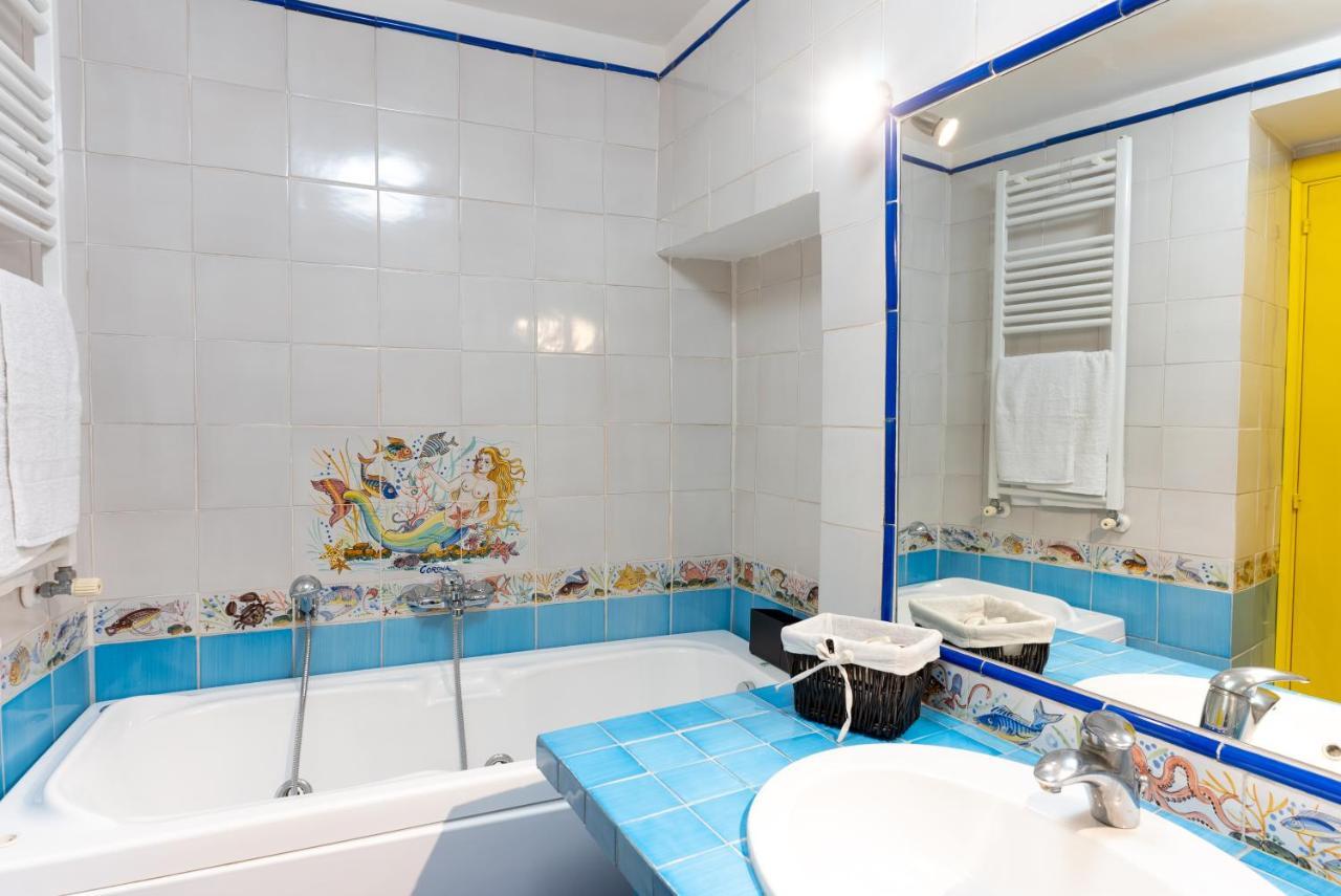 Dimora Del Fico - Appartamento Elegante E Spazioso Napoli Bagian luar foto