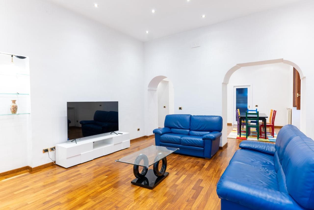 Dimora Del Fico - Appartamento Elegante E Spazioso Napoli Bagian luar foto